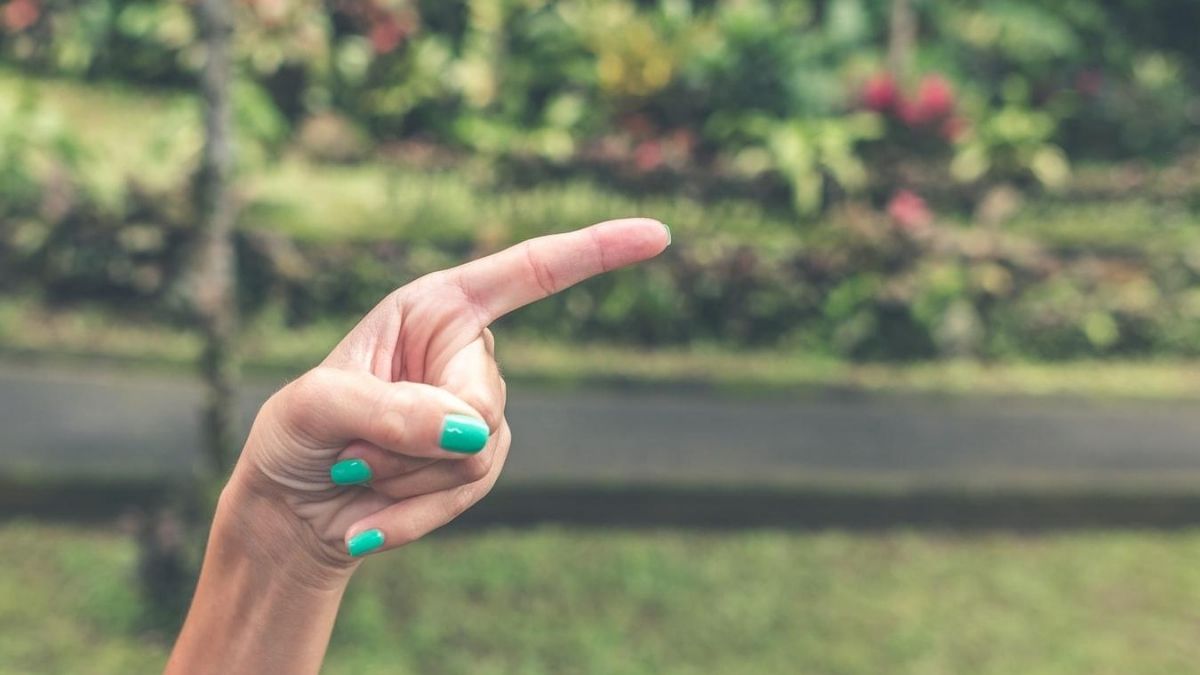 green nails