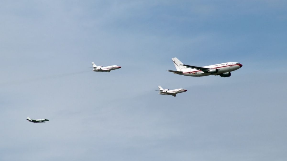 airplanes flying around