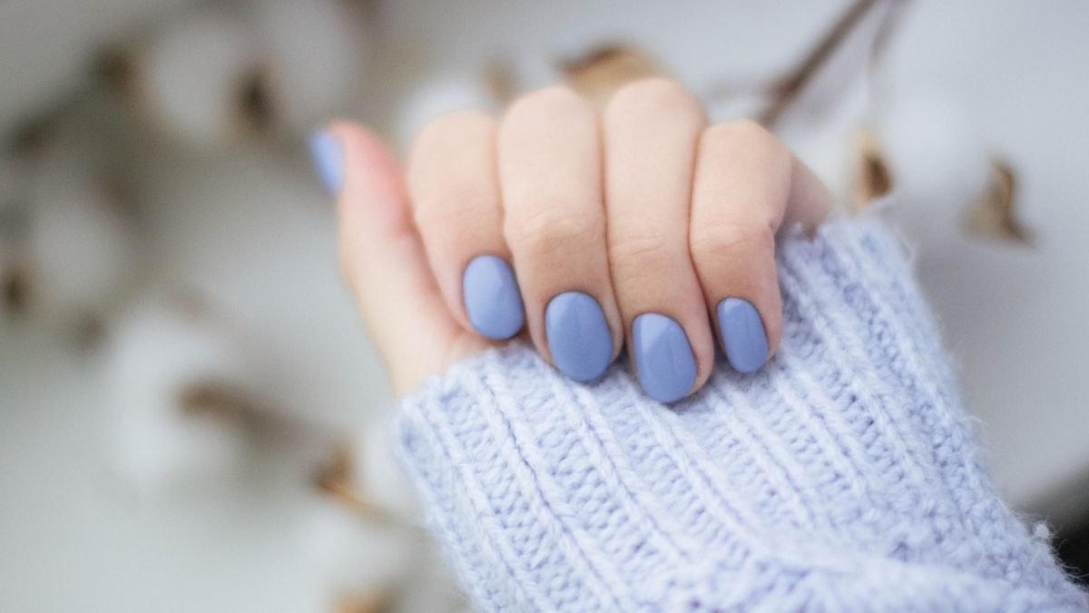 purple manicure