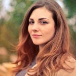 woman with wavy hairstyle