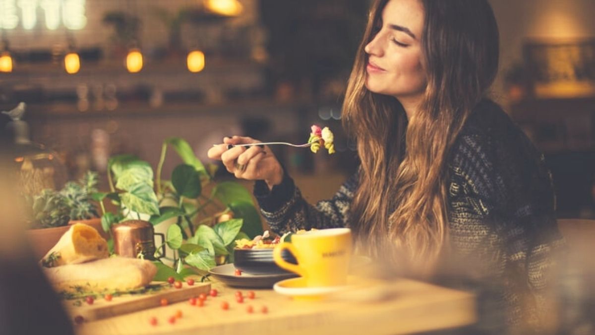 woman eating salad