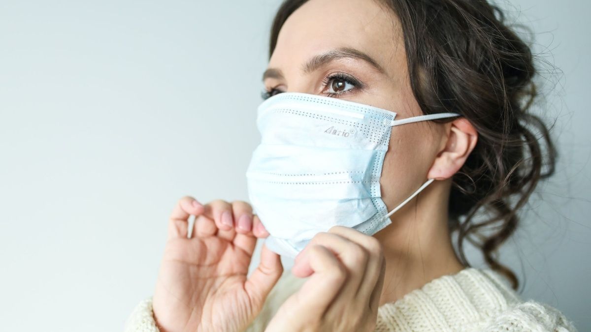 woman wearing her mask