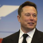 elon-mask-kaleita-na-plhrwsei-poso-mamouth-gia-tous-forous