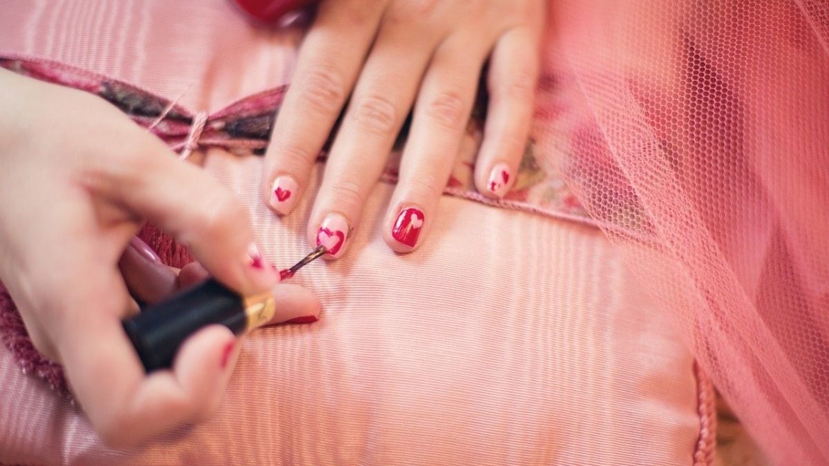 painting nails