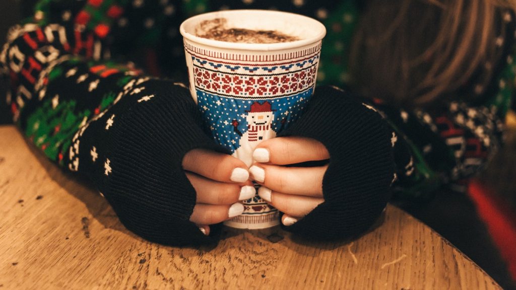 christmas manicure