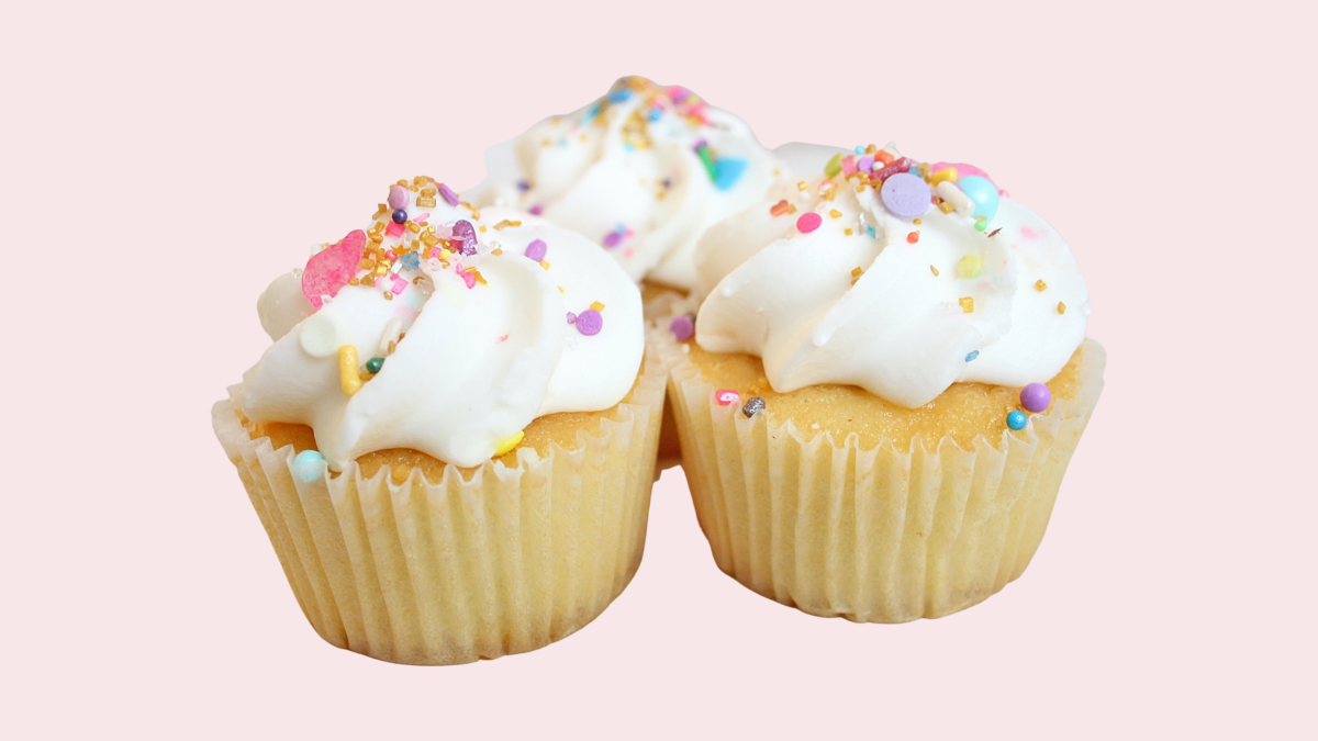 eukola-kai-afrata-cupcakes-vanilia
