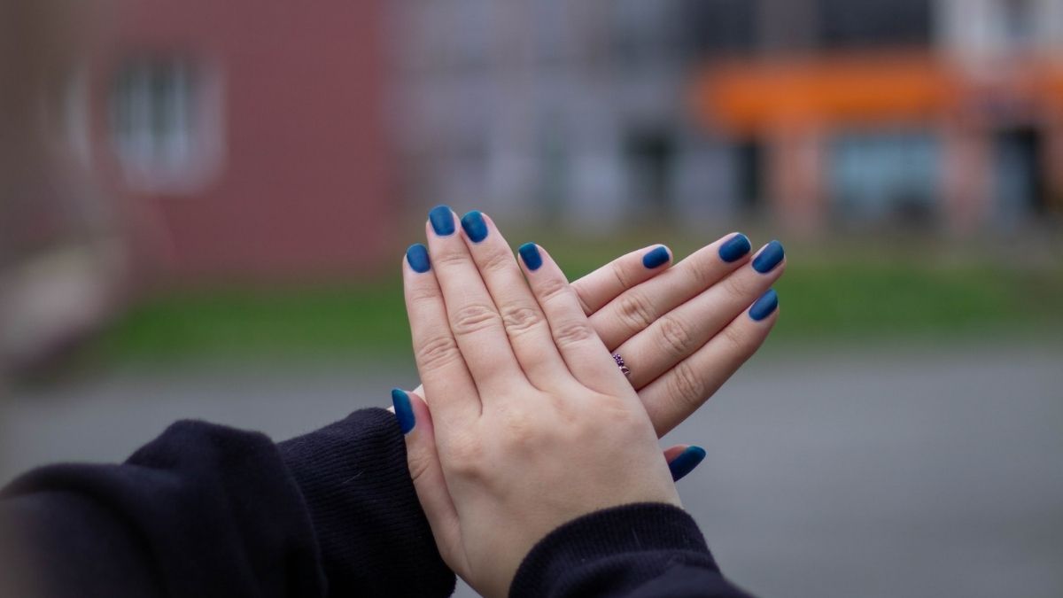 blue manicure