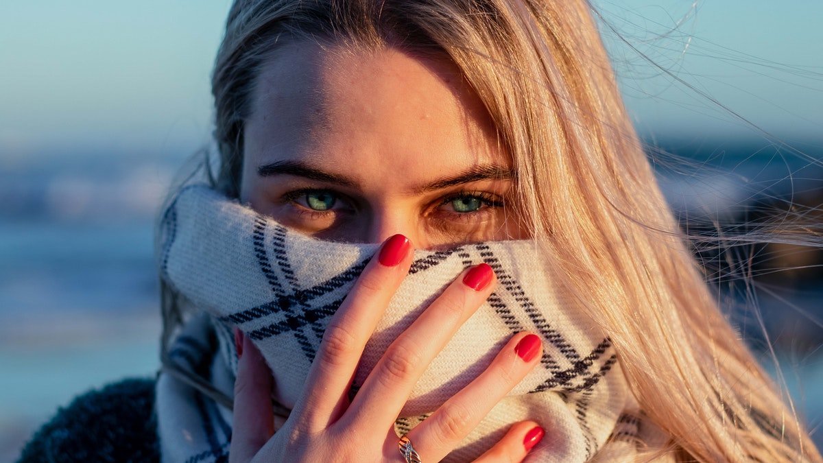 red manicure