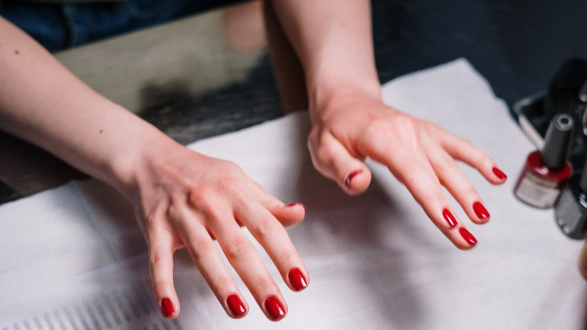 red manicure