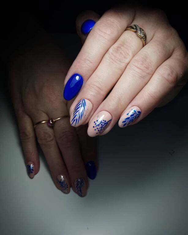 This image has an empty alt attribute; its file name is blue-nails-2.jpeg