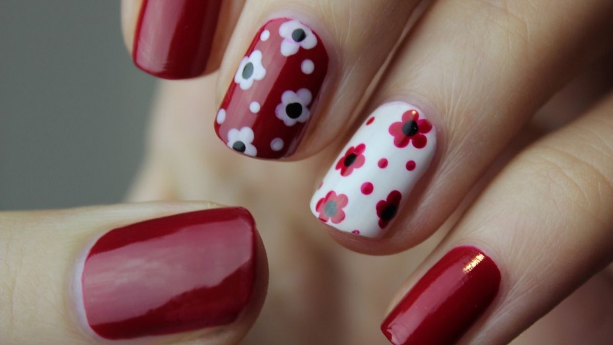 red manicure