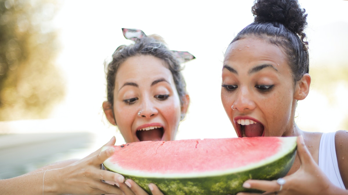 girls eating