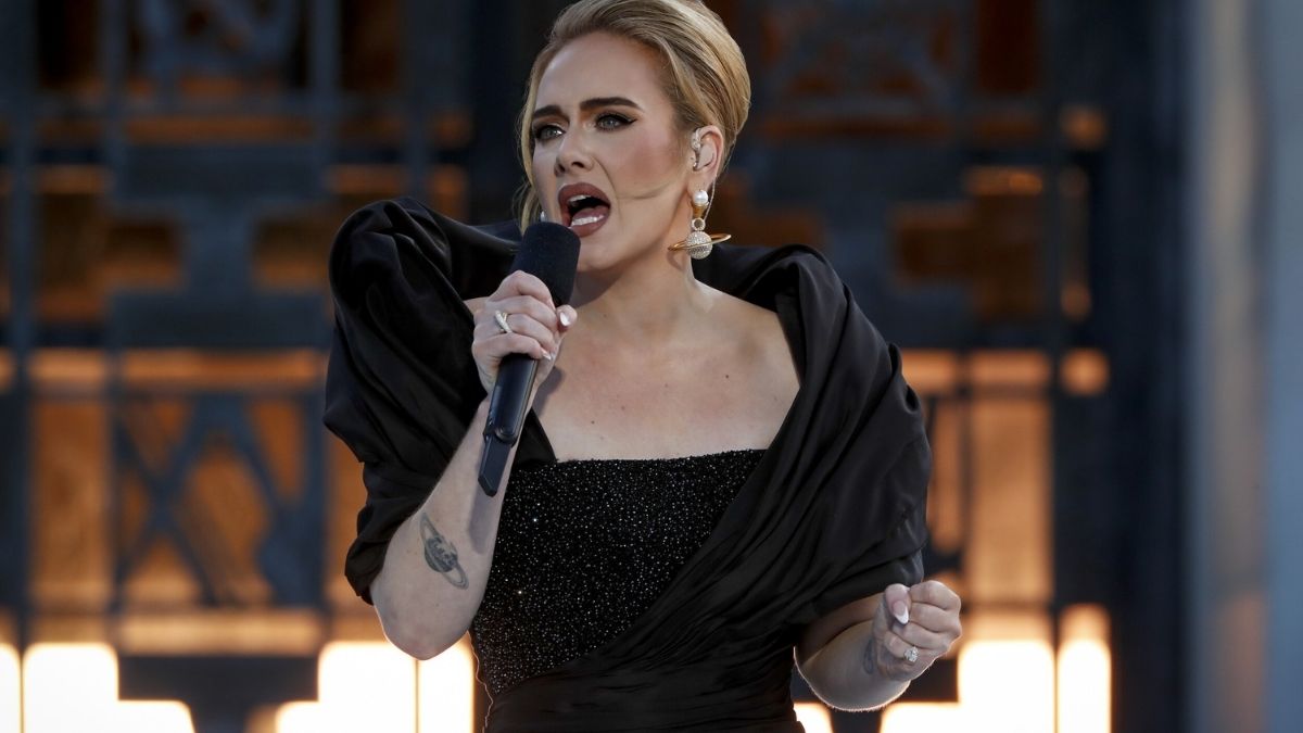 adele-katekrise-allh-mia-prwtia-me-to-neo-ths-album