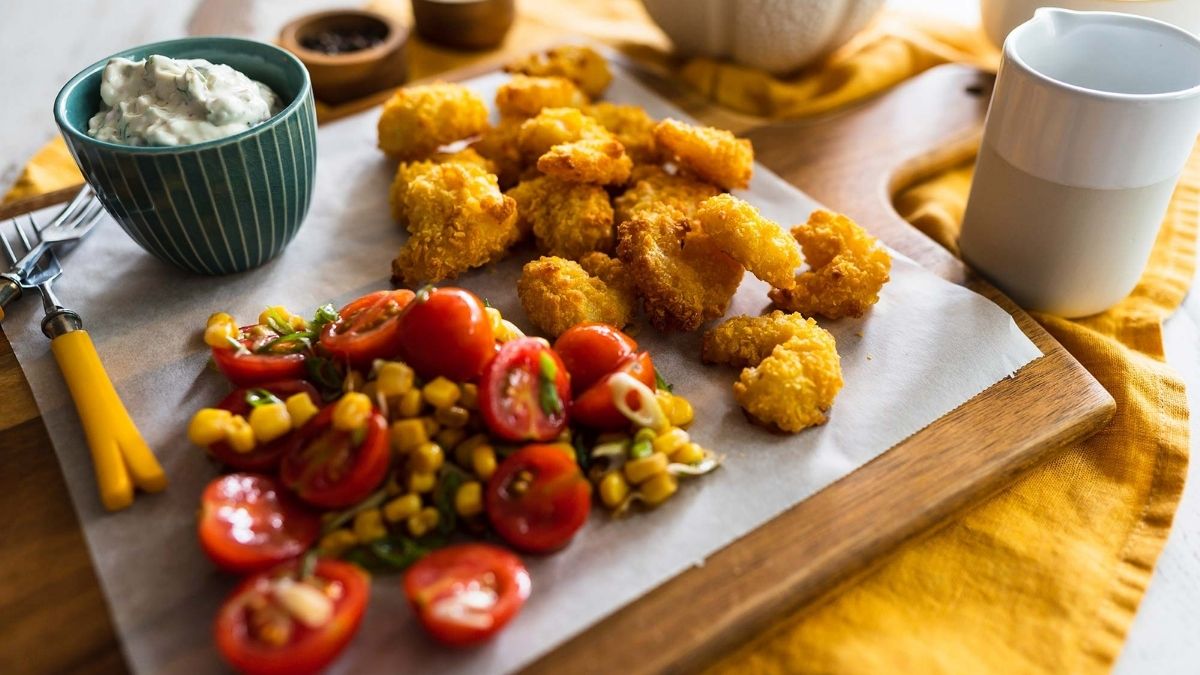 garides-pane-me-dip-kai-salata