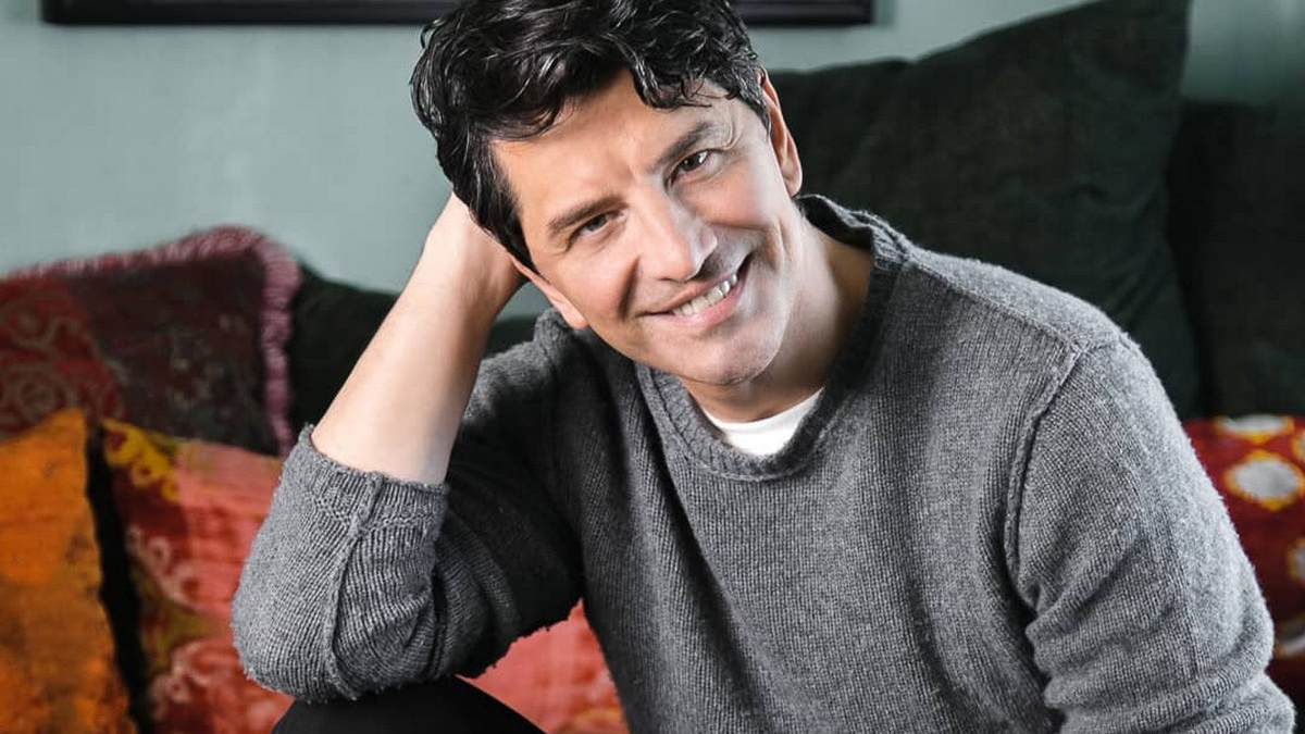 sakis-rouvas-to-viral-video-me-ton-idio-imigumno-sti-thalassa