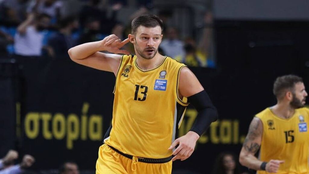 stefan-gelovats-efuge-o-mpasketmpolistas-tis-aek-sta-32-tou-xronia