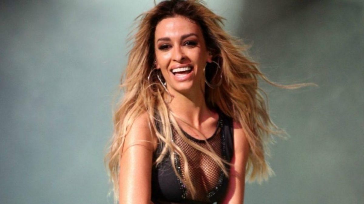 eleni-foureira-pozarei-me-mpournouzi-kai-goves-sta-chionia