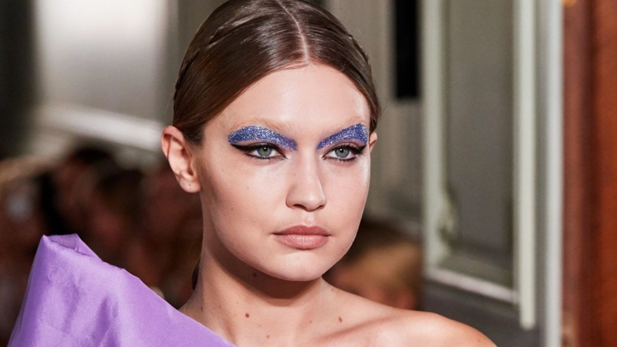 gigi-hadid-ekane-to-apoluto-xantho-sta-mallia-tis-gia-fetos