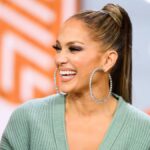 kanto-san-tin-jlo-to-chtenisma-twn-90s-pou-epistrefei