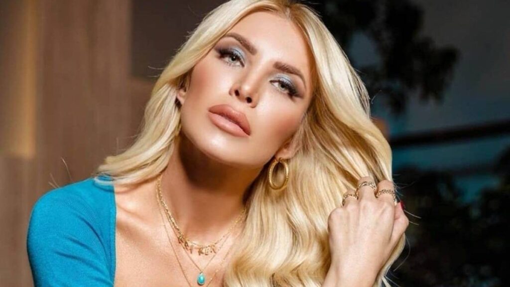 katerina-kainourgiou-avafi-agkalia-me-to-skulaki-tis