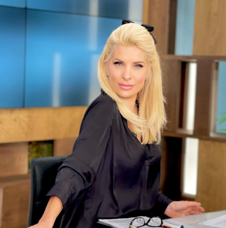 pws-na-kaneis-to-girly-chtenisma-tis-elenis-menegaki