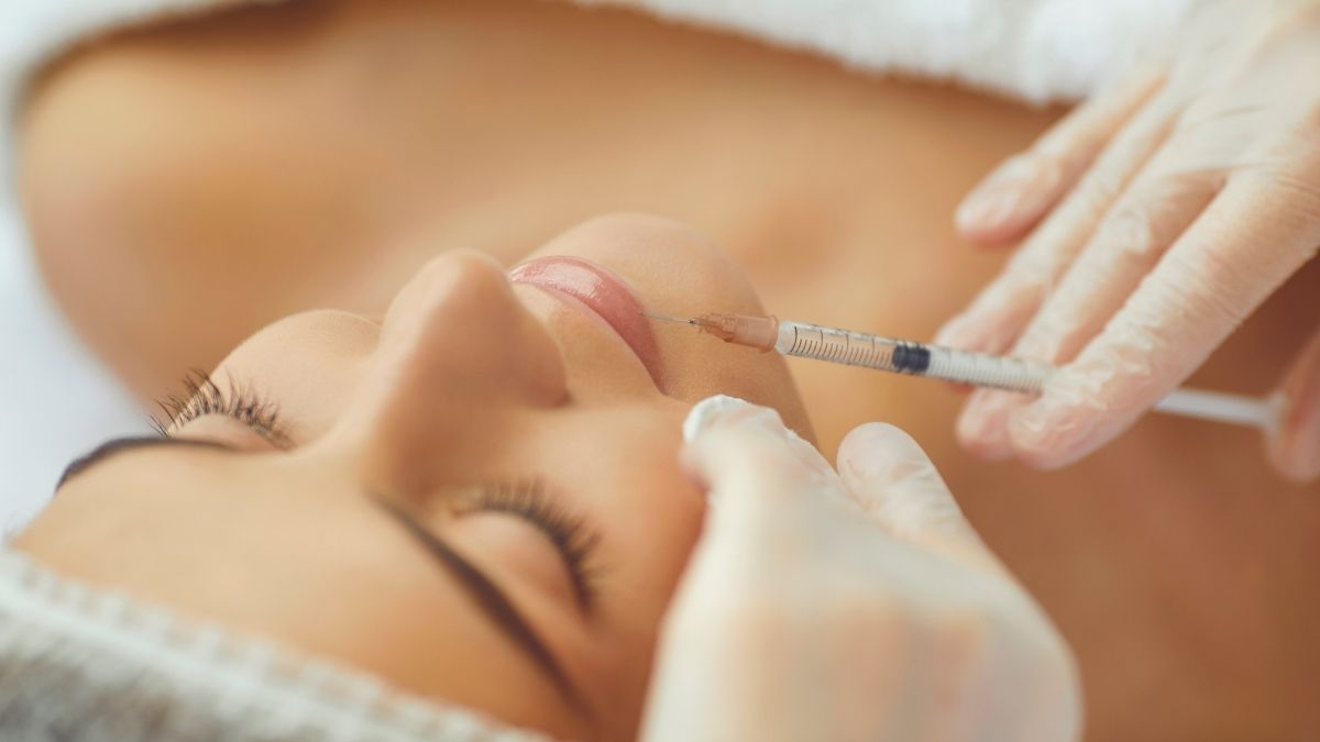ualouroniko-oxu-4-muthoi-gia-to-lip-filler