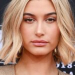 katharismos-proswpou-ta-5-vimata-tis-hailey-bieber-prin-koimithei