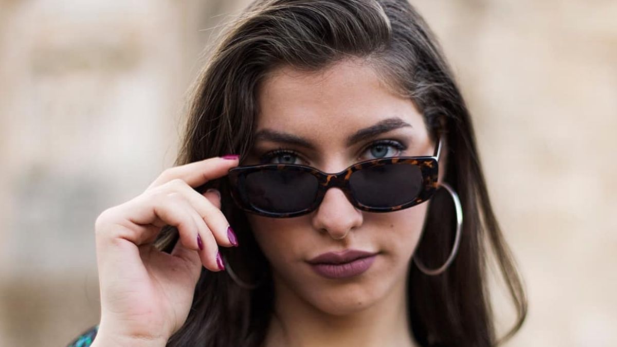 anna-zeniou-auti-ti-douleia-kanei-meta-to-the-bachelor
