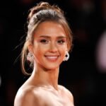jessica-alba-echesi-dei-tin-kori-tis-moiazoun-san-duo-stagones-nero
