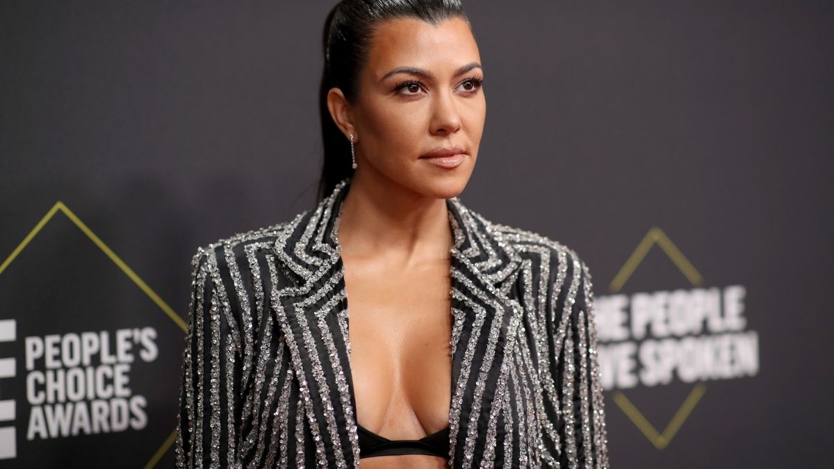 kourtney-kardashian-voutia-sti-thalassa-me-to-pio-apokaluptiko-magio