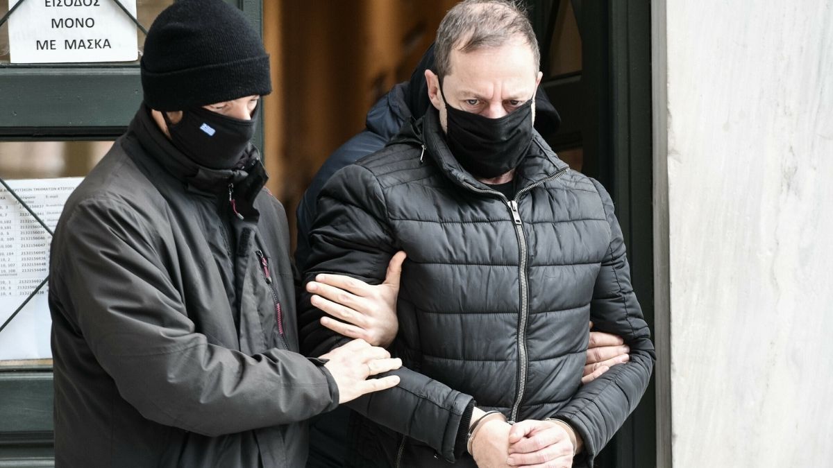 sto-kokkino-i-diki-lignadi-entasi-metaxu-peraspisis-kai-politikis-agwgis