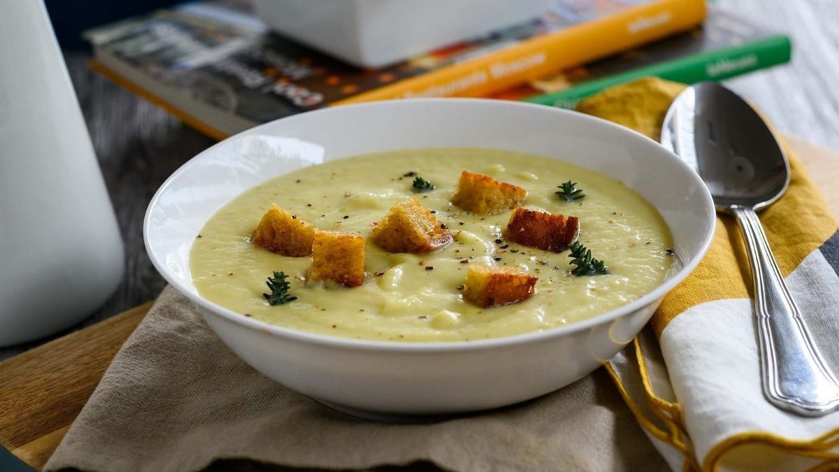 veloute-prasou-me-vouturakia-krouton