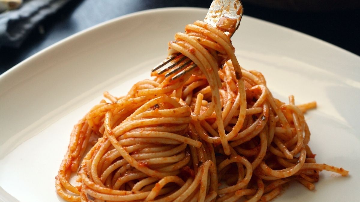 eukoli-makaronada-napolitana