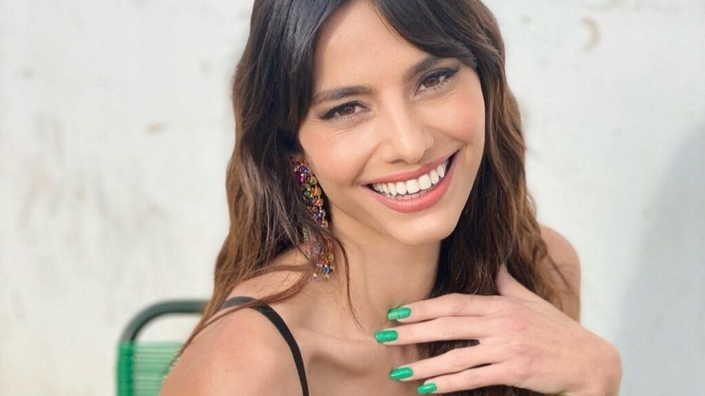 iliana-papagewrgiou-to-neo-tis-manikiour-einai-vgalmeno-apo-tainia