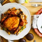 kotopoulo-me-mpaxarika-kai-patates-me-ladolemono-anoixiatikwn-murwdikwn