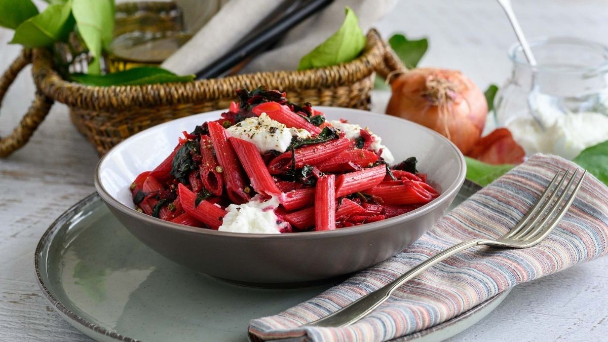 penne-olikhs-me-pantzari-spanaki-kai-katiki-domokou