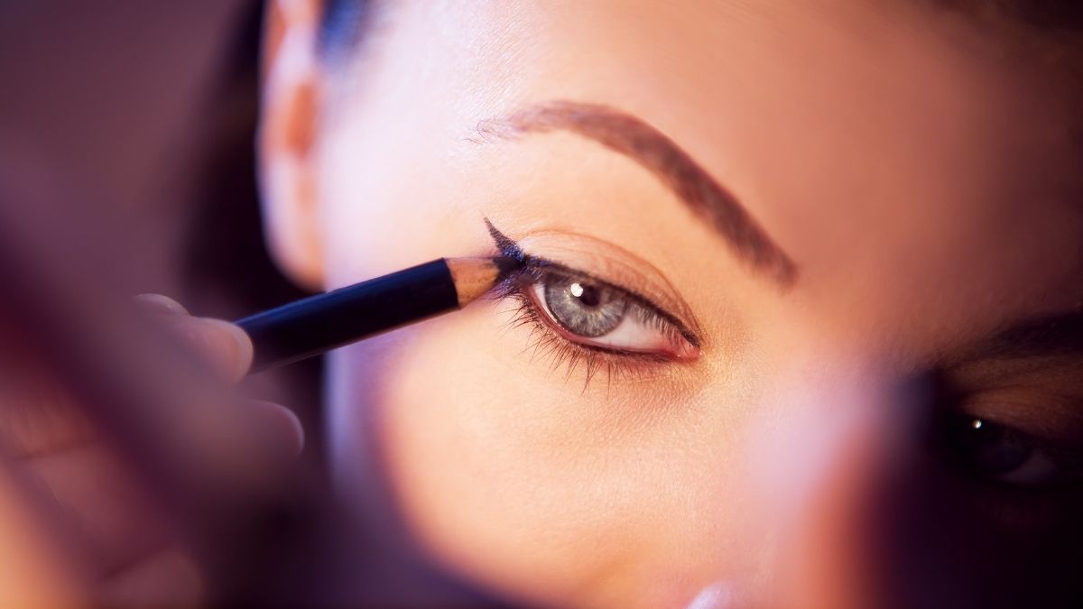 vale-eyeliner-san-epaggelmatias-me-auta-ta-eukola-trick