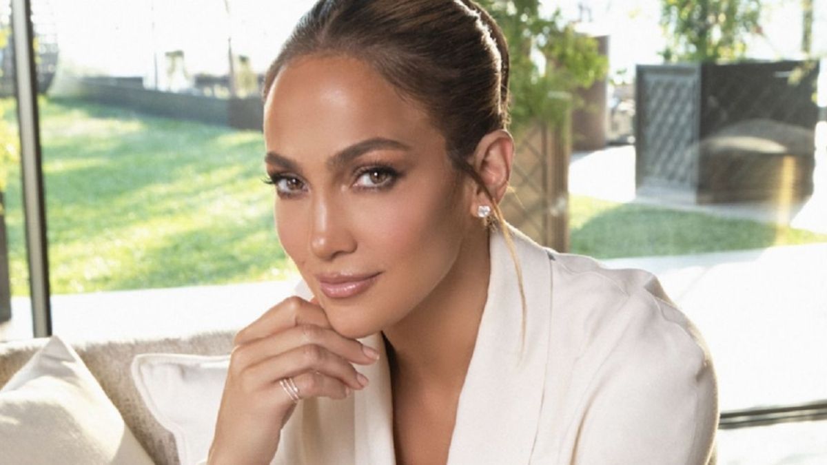 varethikes-to-klassiko-galliko-antegrapse-to-manikiour-tis-j-lo