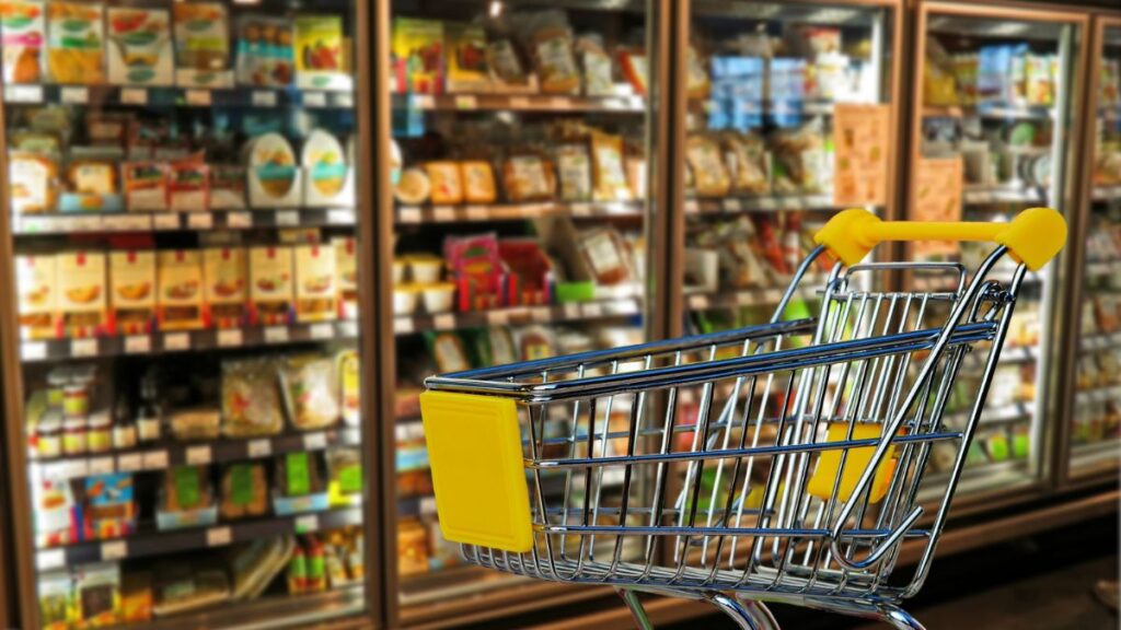 agiou-pneumatos-pws-tha-leitourgisoun-souper-market-kai-magazia