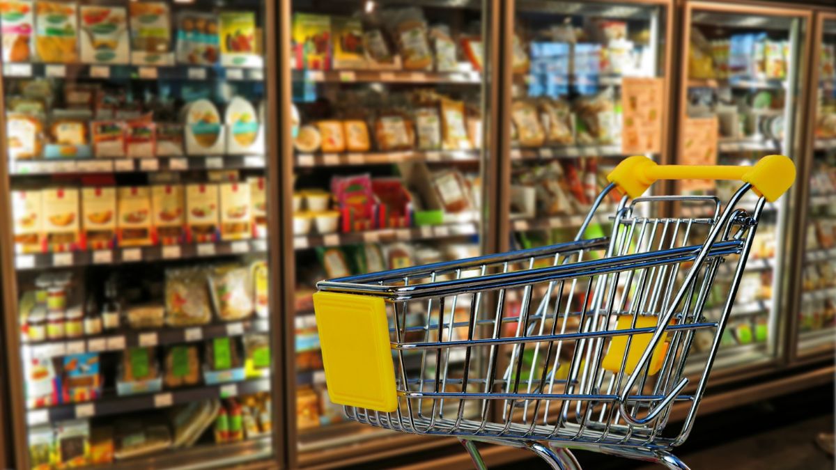 agiou-pneumatos-pws-tha-leitourgisoun-souper-market-kai-magazia