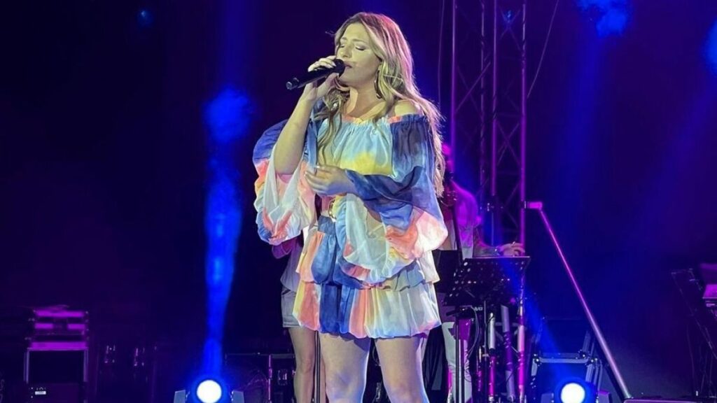 elena-paparizou-exorgismeni-se-sunaulia-tis-na-kalesete-to-100
