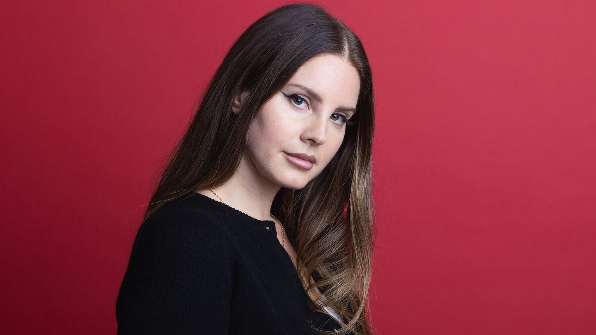 lana-del-ray-agnwristi-me-parapanisia-kila-stous-dromous-tou-los-angeles