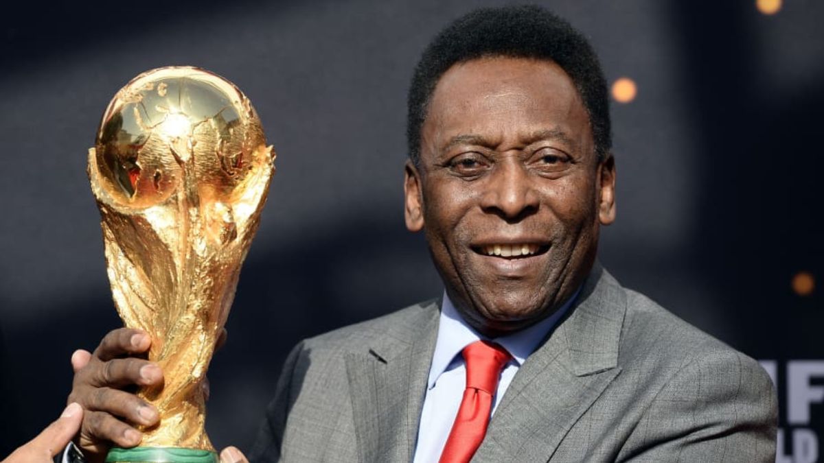 pele-pethane-o-thrulos-tou-pagkosmiou-podosfairou