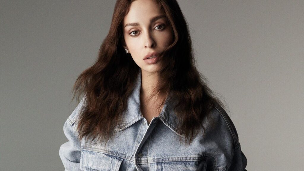 eleni-foureira-pozarei-me-fouskwmeni-koilitsa-pio-omorfi-apo-pote