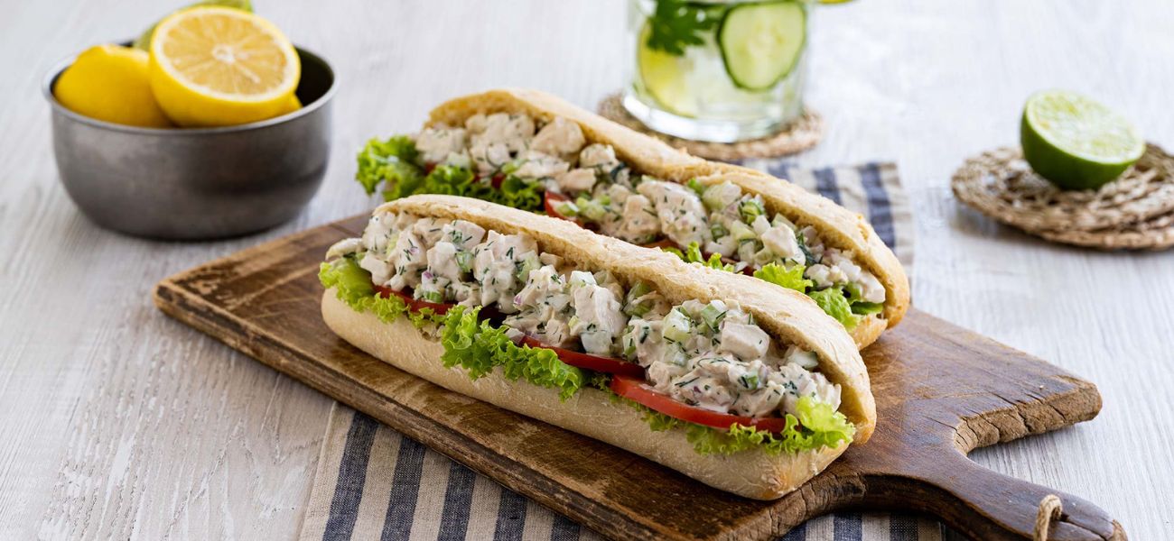 Καλοκαιρινό sandwich με κοτοσαλάτα