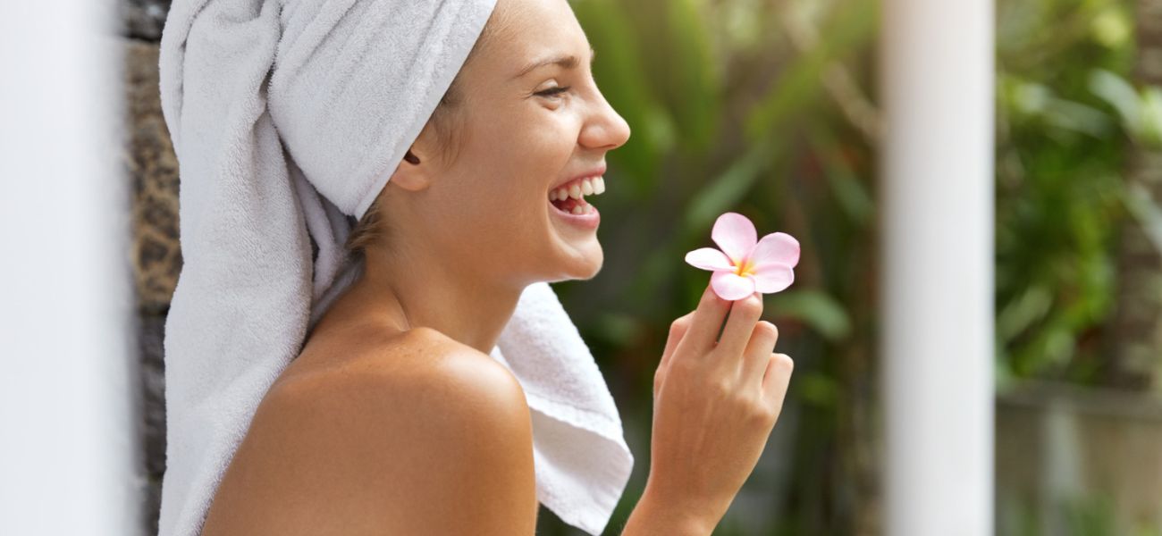 Summer face care: Τι πρέπει να αλλάξει στη ρουτίνα σας