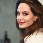 angelina-jolie-stin-ellada-gia-ta-gurismata-ws-maria-kallas
