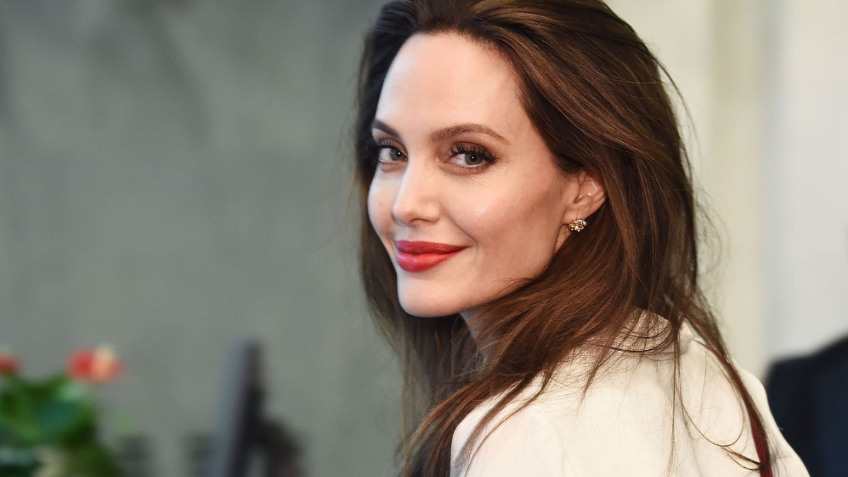 angelina-jolie-stin-ellada-gia-ta-gurismata-ws-maria-kallas
