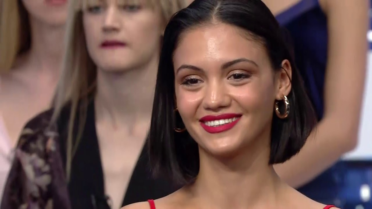 gntm-anna-amanantidou-i miroteri-aderfi tis-einai-mia-koukla