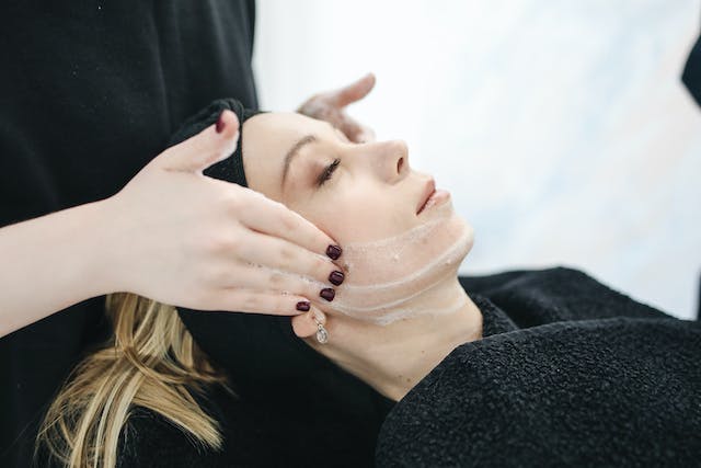 oi-10-kanones-gia-na-echeis-mia-apsegadiasti-epidermida